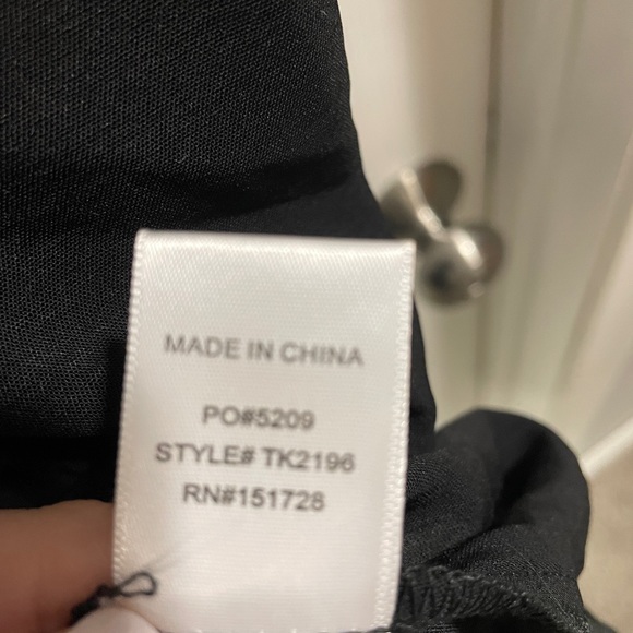 ee:some top on Black! Loose fit. Size down - Picture 5 of 5